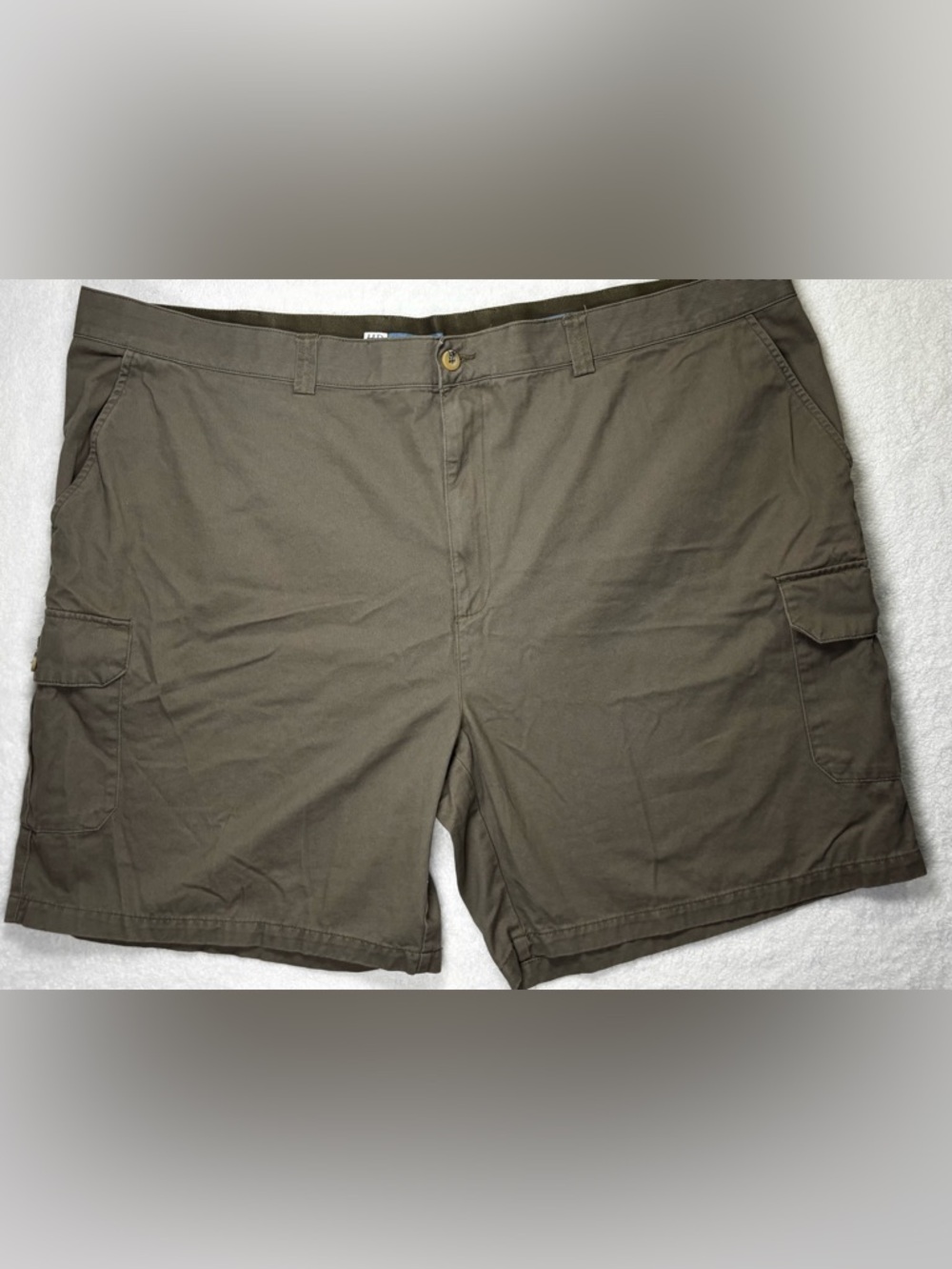 Harbor Bay olive cargo shorts, men’s 52R continuous‑comfort fit